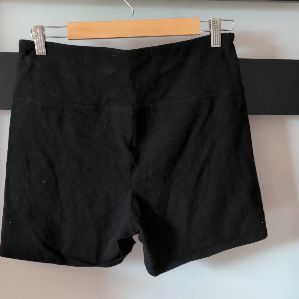 Adorable embroidered Factorie X Smilie black bike shorts in XXL - Picture 4 of 4